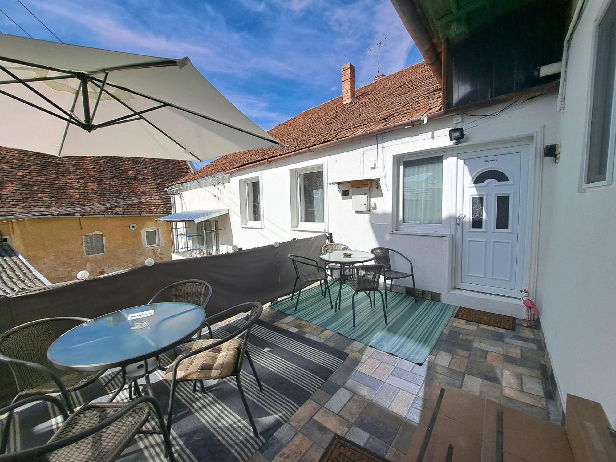 Studio With Free Parking In The Center - Deliamo 3 Sibiu Exterior foto